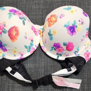 BRAND NEW with tags Victoria Secret T-shirt lightly lined bra.